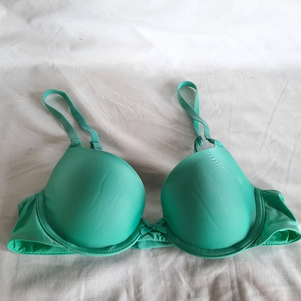 🎁(3/$40)🎁 32B Victoria secret demi bra
